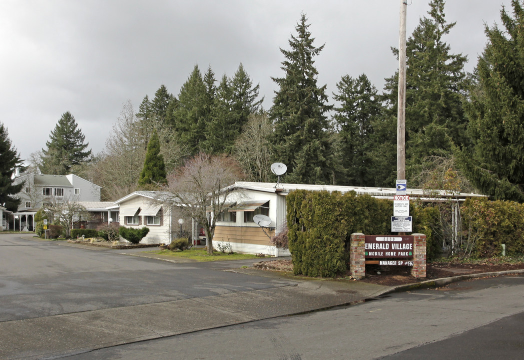 2200 SE 45th Ave in Hillsboro, OR - Building Photo