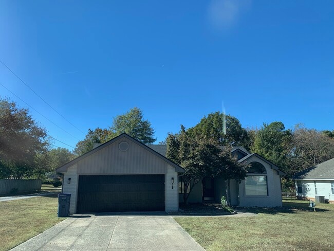 2010 S Elm St in Siloam Springs, AR - Foto de edificio - Building Photo