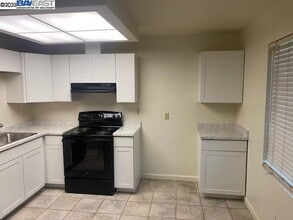 4721 Nicol Common in Livermore, CA - Building Photo - Building Photo