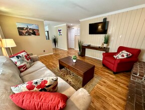 14019 Wayne Pl N in Seattle, WA - Building Photo - Building Photo