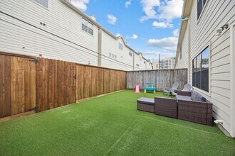 646 Westcross St in Houston, TX - Building Photo - Building Photo
