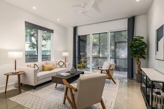 2111 Brackenridge St in Austin, TX - Building Photo - Building Photo