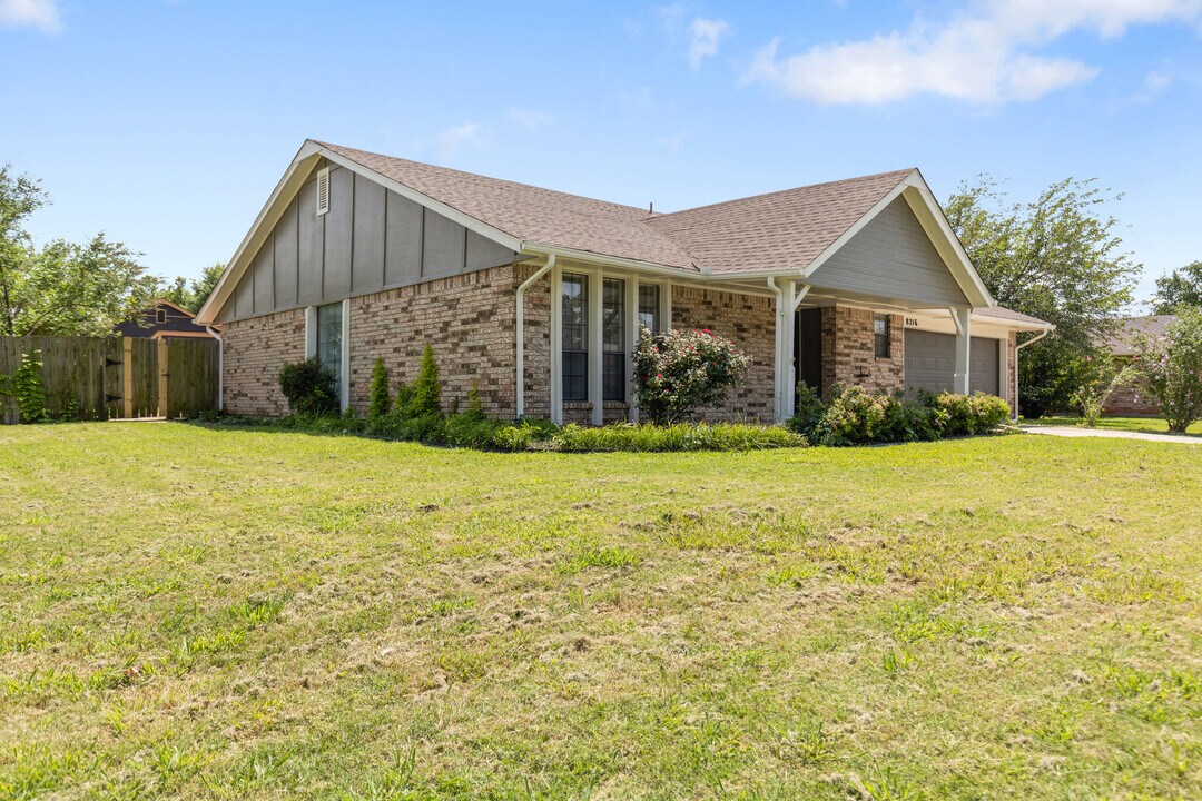 8216 NW 112th St in Oklahoma City, OK - Building Photo