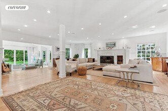 9 Lauras Ln in East Hampton, NY - Building Photo - Building Photo