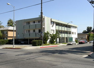 6574 W Fountain Ave in Los Angeles, CA - Building Photo - Building Photo