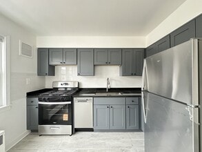 6721 N California Ave in Chicago, IL - Foto de edificio - Building Photo