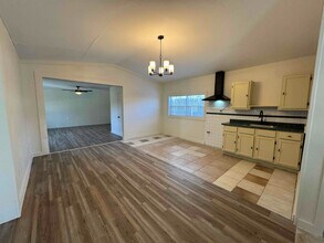 610 Fenfield Ave in San Antonio, TX - Building Photo - Building Photo