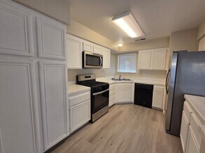 2724 Woodbine Ave in Henderson, NV - Building Photo - Building Photo