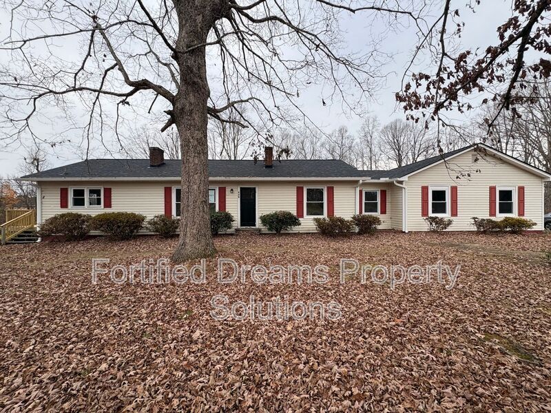429 Peeden Dr in Gibsonville, NC - Building Photo