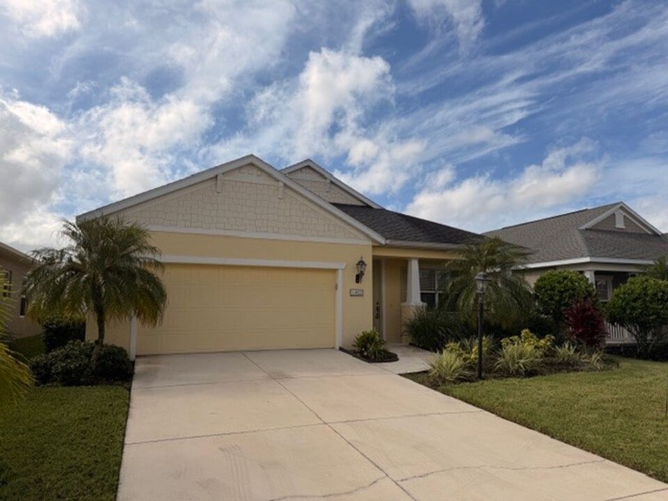 4620 Whispering Leaves Dr in Sarasota, FL - Building Photo