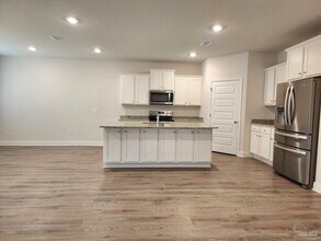 7890 Burnside Lp in Pensacola, FL - Building Photo - Building Photo