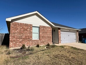 327 Quail Crossing Dr in Sanger, TX - Building Photo - Building Photo
