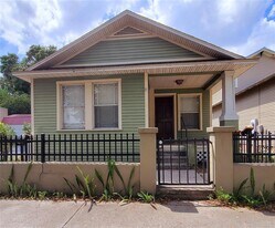 2008 N Albany Ave in Tampa, FL - Building Photo