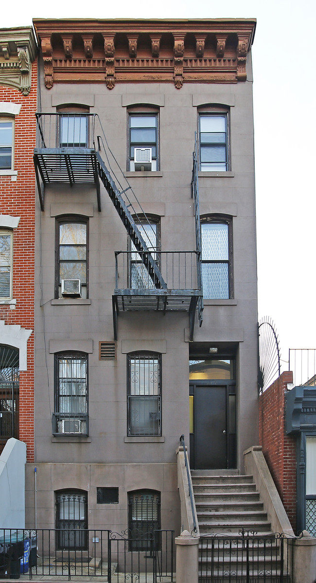 139 Hoyt St in Brooklyn, NY - Foto de edificio - Building Photo