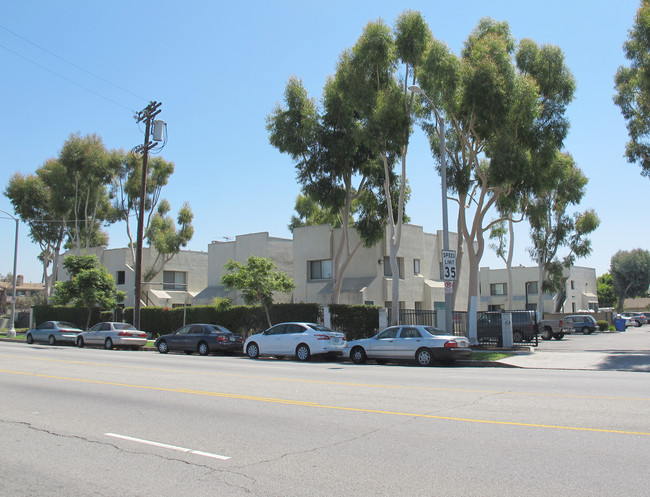 Arleta Park Apartments in Pacoima, CA - Building Photo - Building Photo