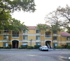2485 NW 33rd St in Oakland Park, FL - Building Photo