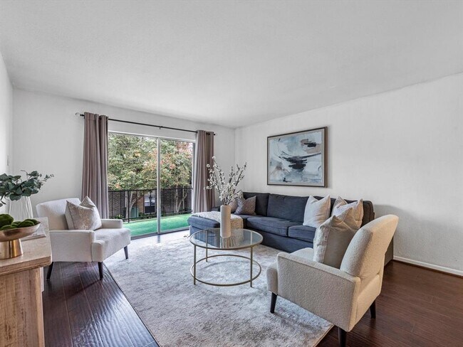 7575 Katy Fwy in Houston, TX - Building Photo - Building Photo