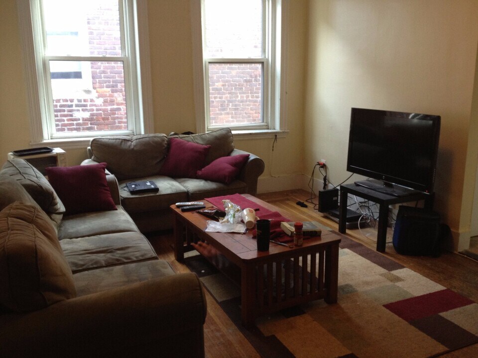 71 S Huntington Ave, Unit 3 in Boston, MA - Building Photo