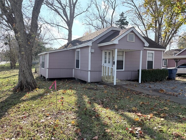 property at 608 E 4th St