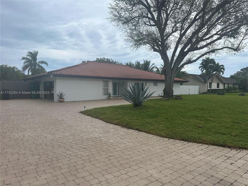 13461 SW 98th Pl in Miami, FL - Building Photo