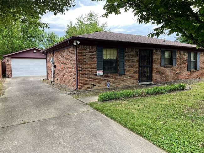 5807 Larkgrove Dr in Louisville, KY - Building Photo - Building Photo