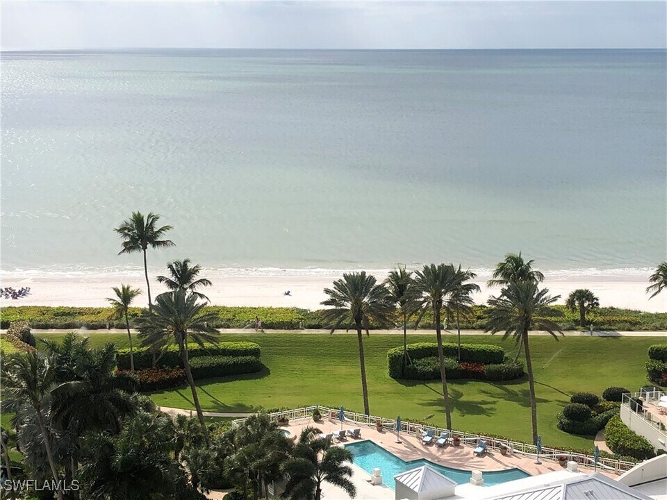 4551 Gulf Shore Blvd N in Naples, FL - Building Photo