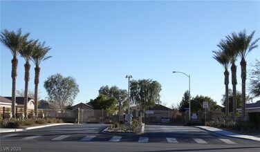 4445 Meadowlark Wing Way in North Las Vegas, NV - Building Photo - Building Photo