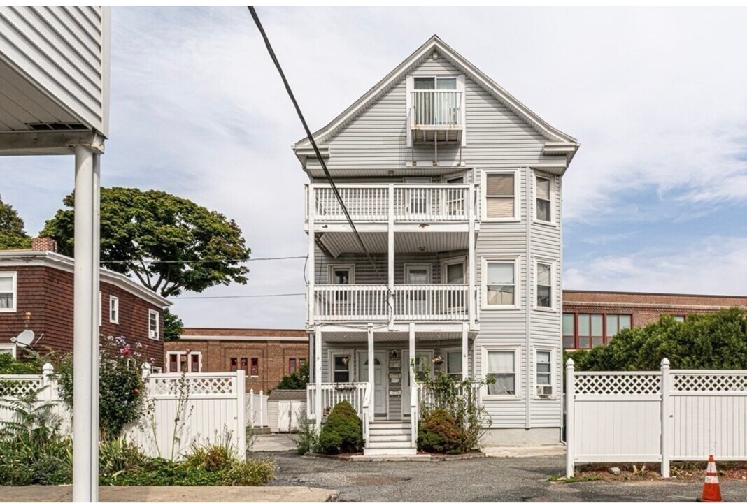 20 High St in Everett, MA - Building Photo