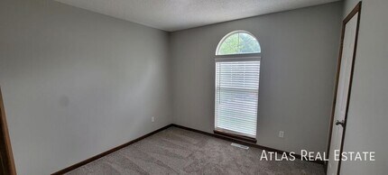 205 NW Almond in Blue Springs, MO - Building Photo - Building Photo