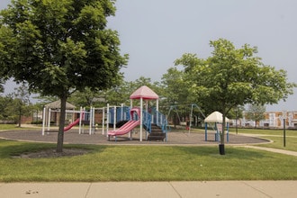 Glenview Townhomes in Glenview, IL - Building Photo - Building Photo