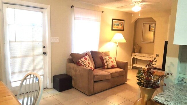 206 Edgewood Dr-Unit -B in West Palm Beach, FL - Building Photo - Building Photo