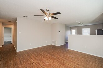 105 Teal Rd in Sanger, TX - Foto de edificio - Building Photo