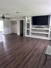 2304 Country Club Rd in Eustis, FL - Foto de edificio - Building Photo