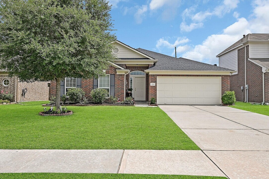 9920 Climbing Tree St in Conroe, TX - Building Photo