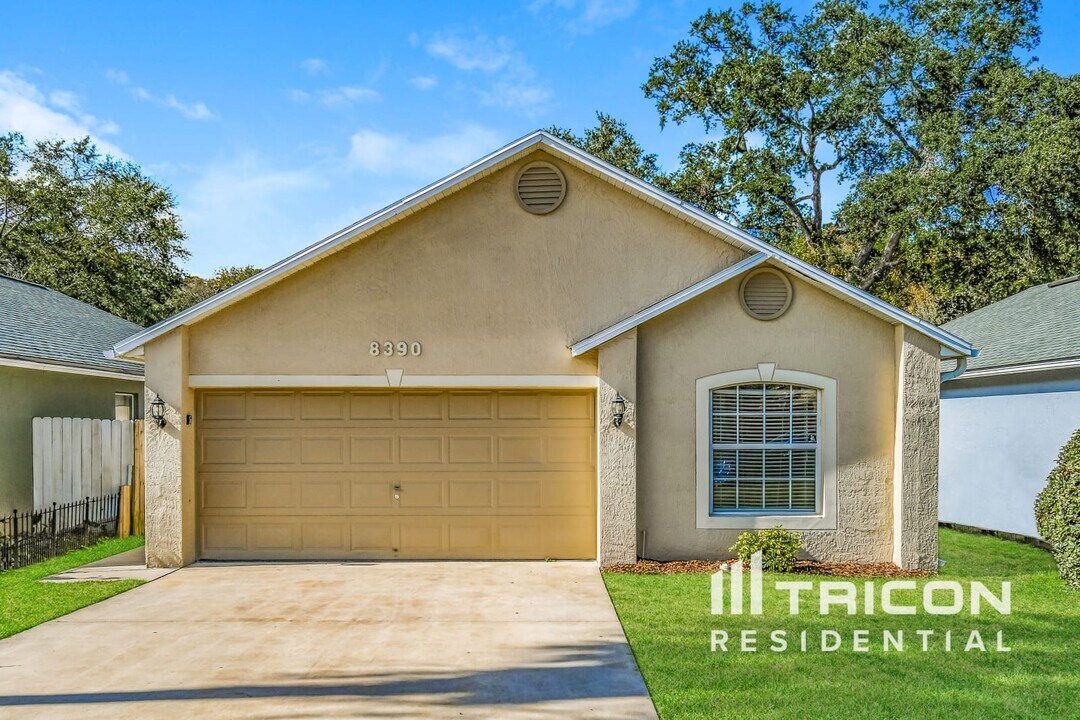 8390 Oak Crossing Dr W in Jacksonville, FL - Building Photo