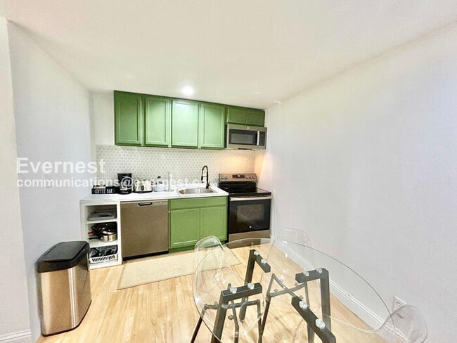 8633 Westglen Dr in Dallas, TX - Foto de edificio - Building Photo