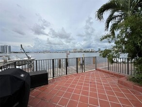 2777 NE 165th Terrace in North Miami Beach, FL - Building Photo - Building Photo