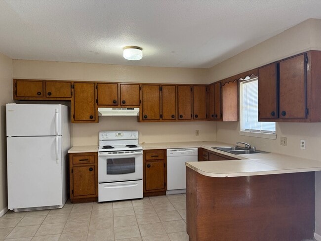 805 Simpson Rd in Victoria, TX - Building Photo - Building Photo