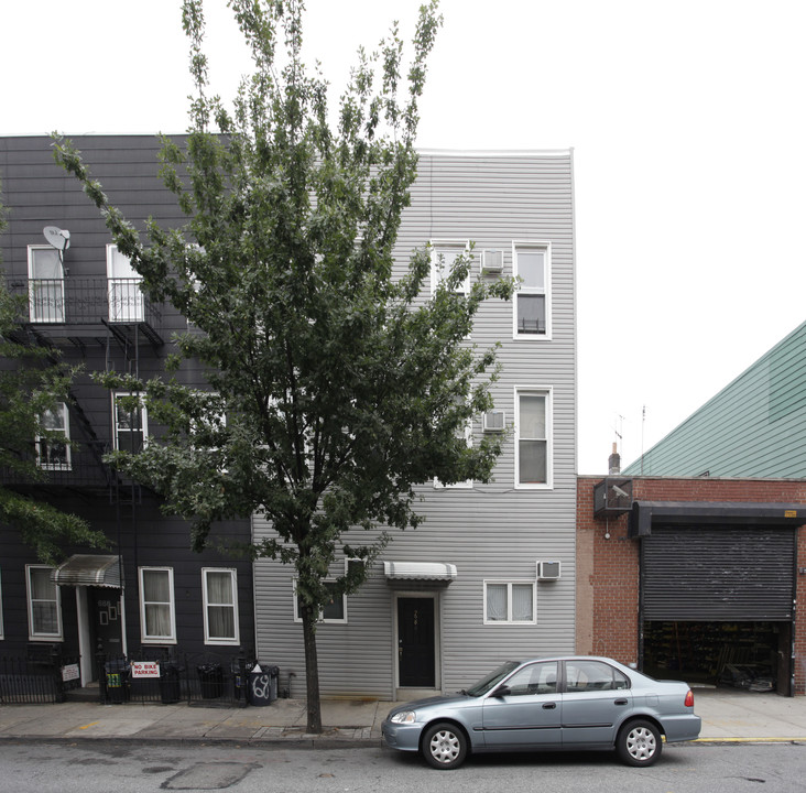 684 Lorimer St in Brooklyn, NY - Building Photo