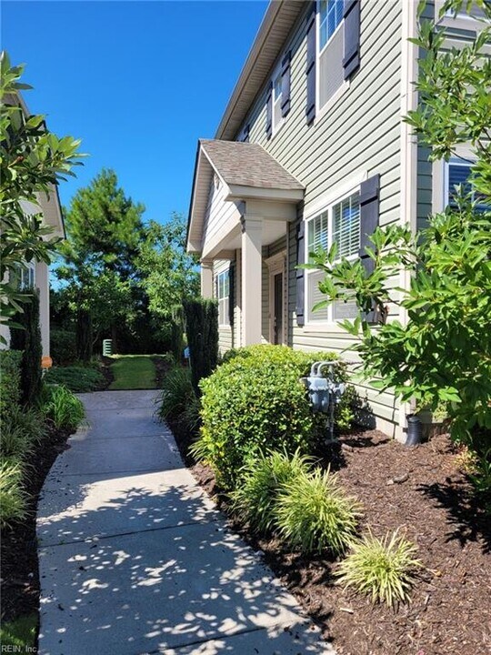 4136 Clarendon Wy in Virginia Beach, VA - Building Photo