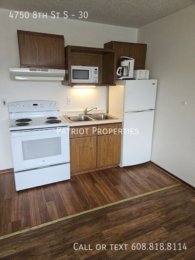 4750 8th St S in Wisconsin Rapids, WI - Foto de edificio - Building Photo