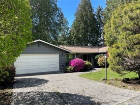 4533 87th Ave SE in Mercer Island, WA - Building Photo