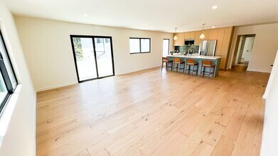 13750 Ventura Blvd in Los Angeles, CA - Building Photo - Building Photo