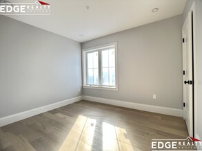 17 Surrey St, Unit 1 in Boston, MA - Building Photo - Building Photo