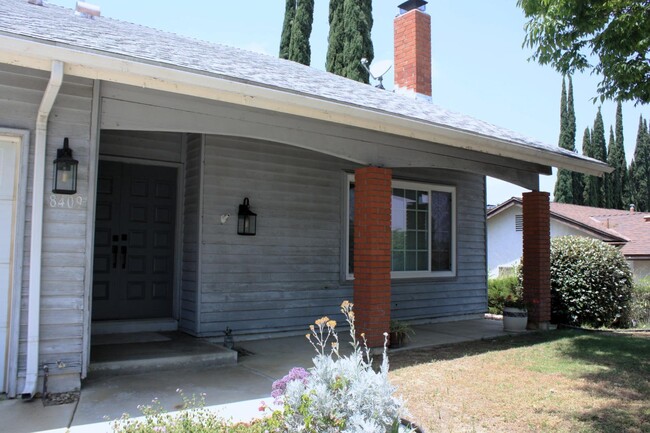 8409 Joan Ln in Los Angeles, CA - Building Photo - Building Photo