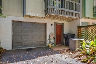 1200 Cross Creek Way in Tallahassee, FL - Building Photo - Building Photo