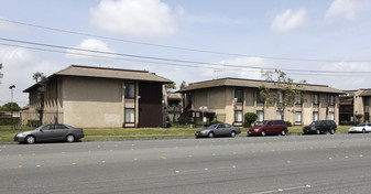 Bolsa West Apartments