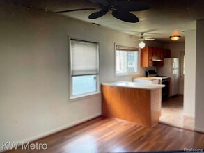 135 E Hudson Ave in Madison Heights, MI - Building Photo - Building Photo