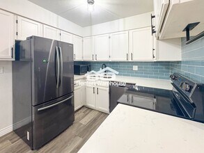 12073 E Harvard Ave in Aurora, CO - Foto de edificio - Building Photo