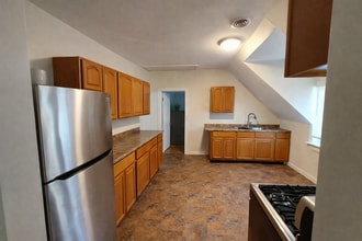 64 Chase Ave in Webster, MA - Building Photo - Building Photo